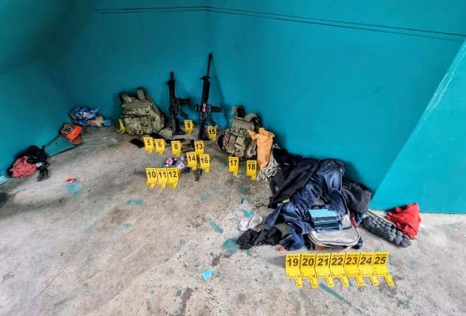 En tres operativos simultáneos, elementos del Centro de Líneas de Investigación Preliminares (CLIP) de la Fiscalía General de Justicia de Nuevo León (FGJNL), dieron un fuerte golpe a la delincuencia organizada, al lograr la captura de siete delincuentes, el decomiso de armamento y drogas en el municipio de Escobedo.
