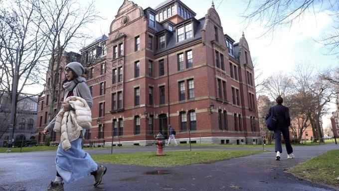 Bloquean plan para excluir a extranjeros de Harvard Bloquean plan para excluir a extranjeros de Harvard