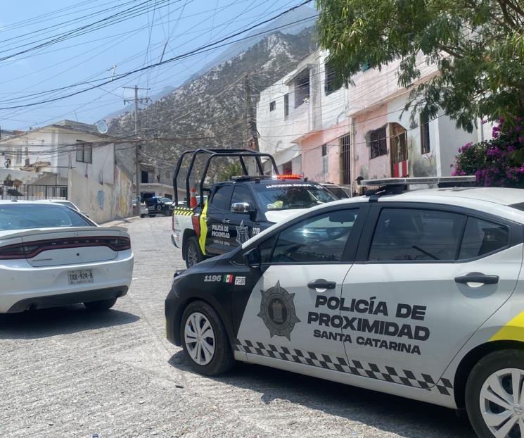 Ejecutan a hombre mientras caminaba por la calle en Santa Catarina
