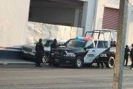 Atacan a dos mujeres a bordo de camioneta; una muere Atacan a dos mujeres a bordo de camioneta; una muere