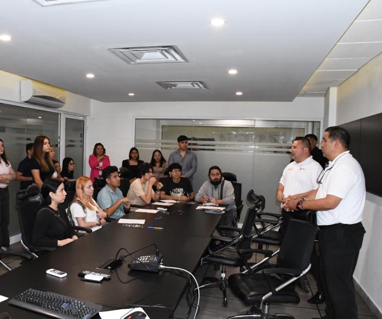 Invitan a estudiantes a integrarse a policía regia Invitan a estudiantes a integrarse a policía regia