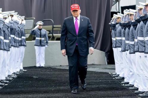 Proclama Trump haber liberado al ejército de EU