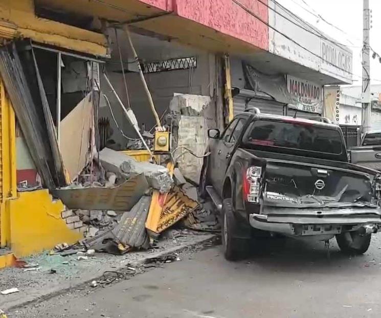 Choque de crucero deja 2 lesionados en Monterrey Choque de crucero deja 2 lesionados en Monterrey