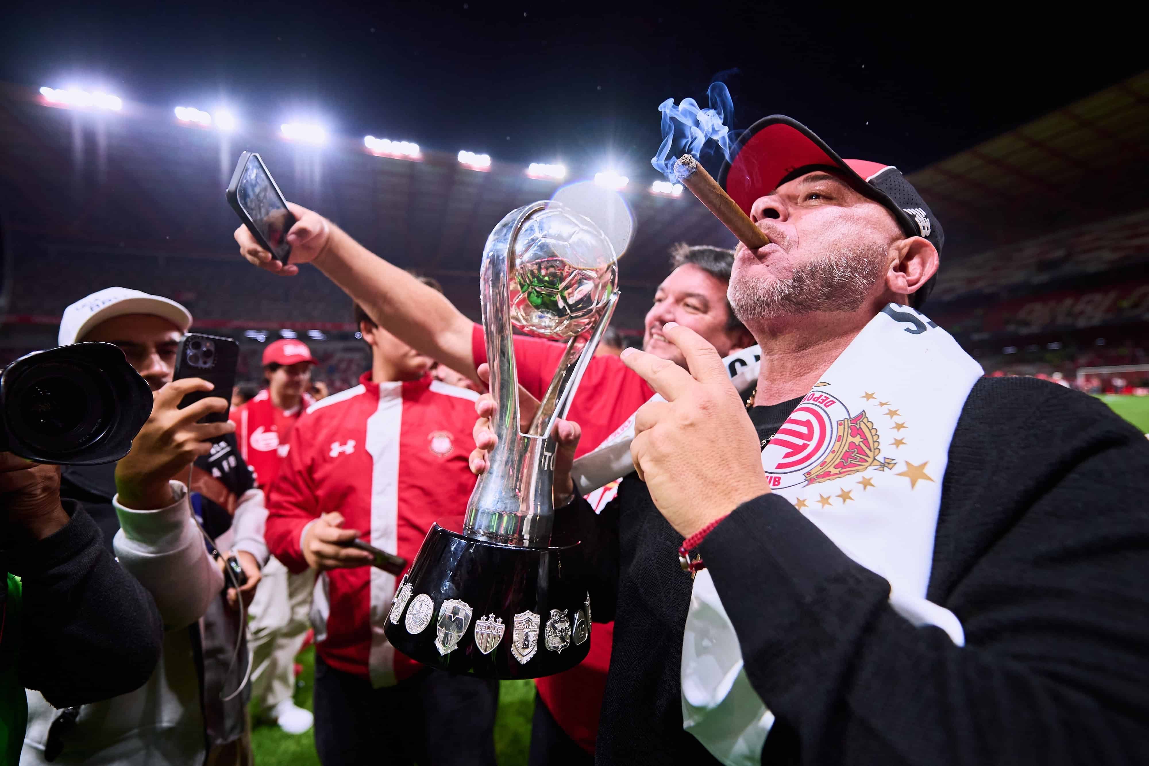 Antonio Mohamed festejando.