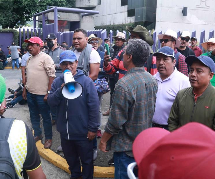 Protesta CNTE frente a televisoras en la CDMX Protesta CNTE frente a televisoras en la CDMX