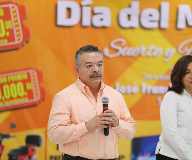 Celebra S21 a maestros por cumplir 50 y 60 años de servicio Celebra S21 a maestros por cumplir 50 y 60 años de servicio