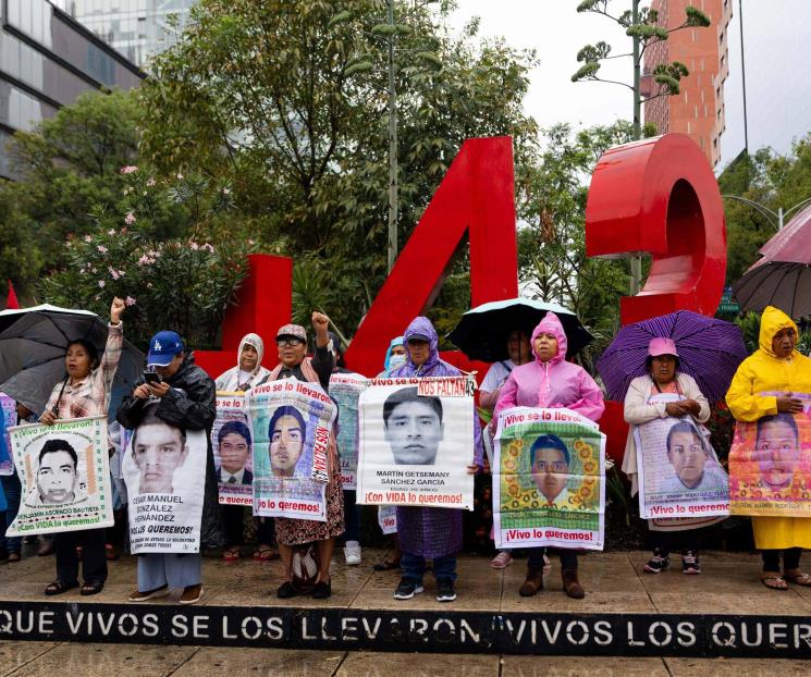 Sheinbaum se reunirá con padres de 43 normalistas desaparecidos Sheinbaum se reunirá con padres de 43 normalistas desaparecidos