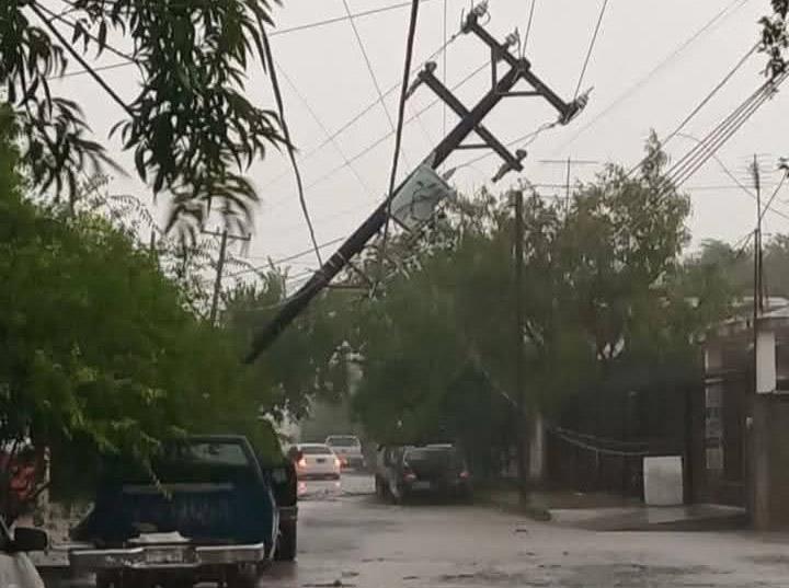 Azota tormenta a Sabinas; colapsa el techo de centro comercial Azota tormenta a Sabinas; colapsa el techo de centro comercial