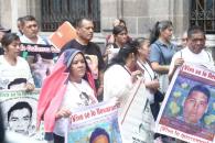 Exigen la renuncia del fiscal del caso Ayotzinapa Exigen la renuncia del fiscal del caso Ayotzinapa