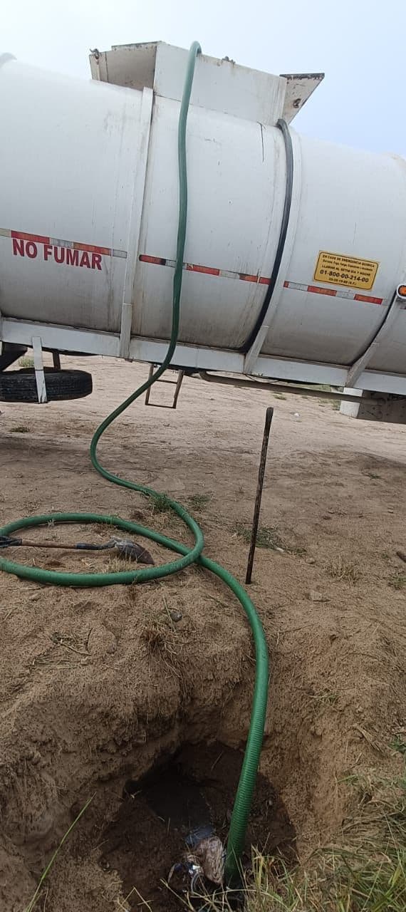 Cuatro hombres que presuntamente extraían ilegalmente hidrocarburo, en un predio ubicado en el municipio de Apodaca, fueron arrestados por el  Grupo de Coordinación Metropolitana.