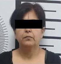 Una pareja que viajaba a bordo de una motocicleta con reporte de robo fue detenida por elementos de la Secretaría de Seguridad Pública y Vialidad de Santiago.