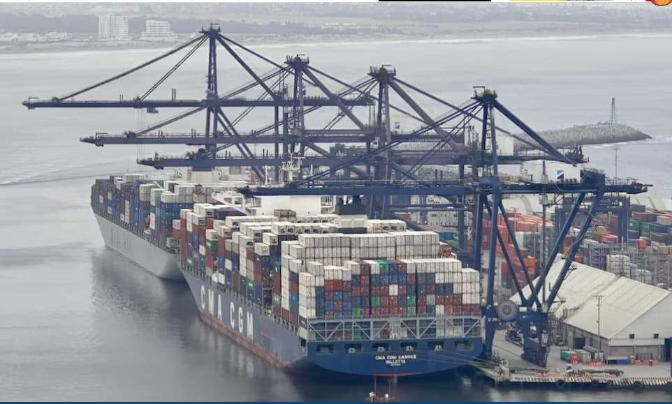 Puerto de Ensenada recibe dos buques portacontenedores Puerto de Ensenada recibe dos buques portacontenedores
