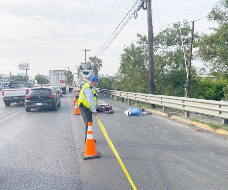 Muere acompañante de motociclista en choque