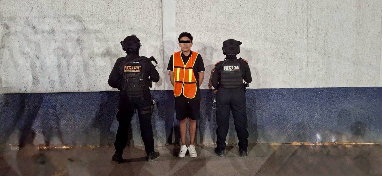 Tras una riña con otra persona, un joven fue detenido por elementos de Fuerza Civil luego de que el encontraron un arma de fuego en su poder, anoche en la Colonia Ferrocarrilera, municipio de Monterrey.