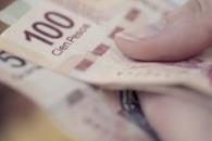 Peso mexicano y bolsa caen por temores comerciales
