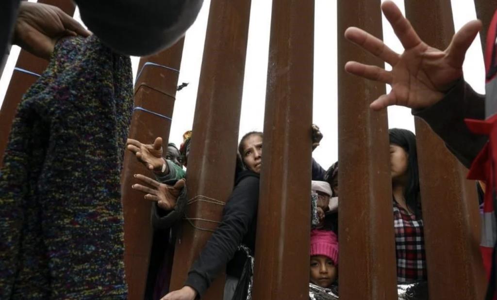 Revocan protección legal a más de 500 mil migrantes Revocan protección legal a más de 500 mil migrantes