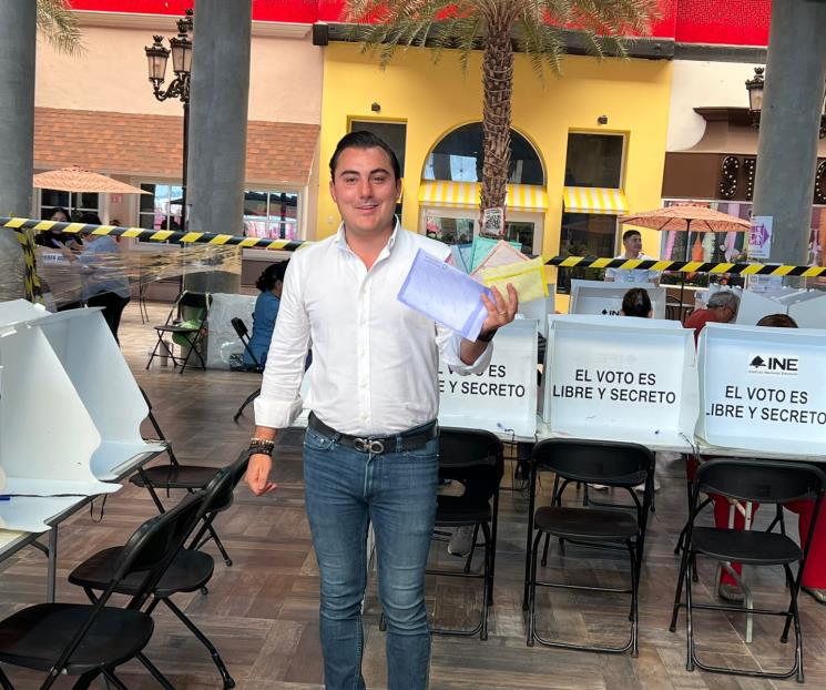 Acude Manuel Guerra a votar en elecciones judiciales Acude Manuel Guerra a votar en elecciones judiciales