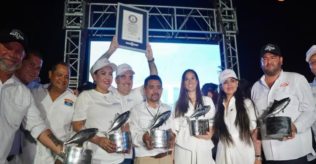 Mazatlán rompe Récord Guinness; un kilómetro de sashimi