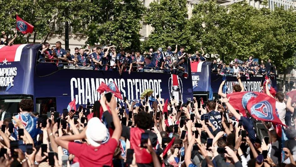Festeja el PSG con 110 mil personas su título de Champions Festeja el PSG con 110 mil personas su título de Champions