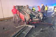 Cae auto de puente vehicular