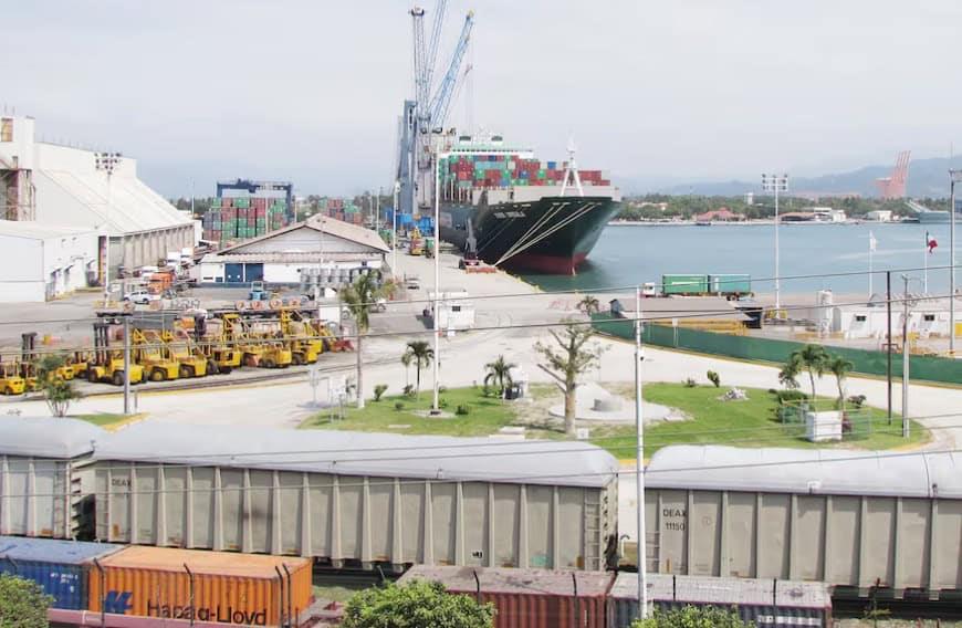 Estiman normalizar operaciones en puerto de Manzanillo en una semana Estiman normalizar operaciones en puerto de Manzanillo en una semana