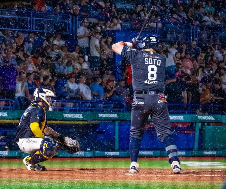Sultanes empatan serie bajo la lluvia