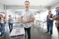 Responde la clase política de NL acudiendo a votar Responde la clase política de NL acudiendo a votar