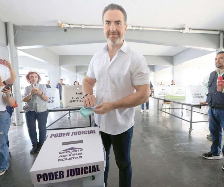 Responde la clase política de NL acudiendo a votar Responde la clase política de NL acudiendo a votar