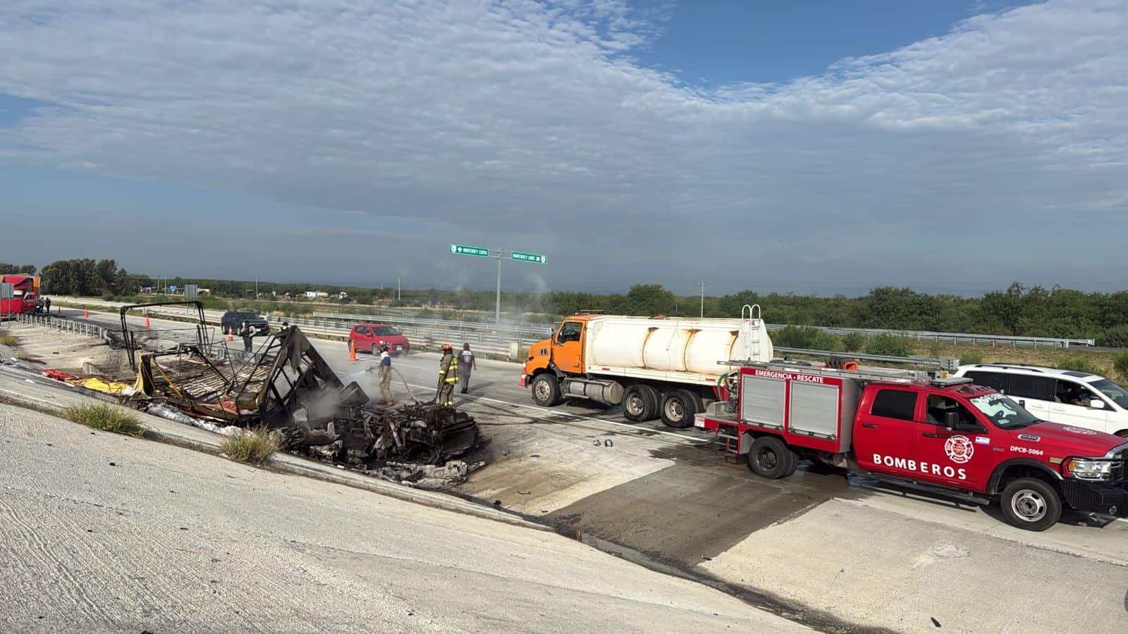 El conductor de un tráiler murió calcinado luego de registrarse un choque e incendio la madrugada de ayer en la Carretera Laredo, municipio de Anáhuac.