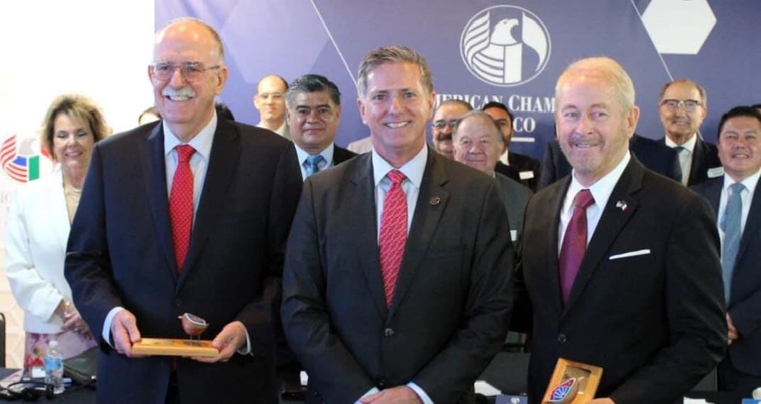 El embajador Ronald Johnson tiene su primer evento público El embajador Ronald Johnson tiene su primer evento público