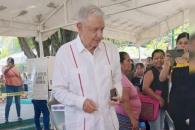 Reaparece AMLO para votar en Palenque, Chiapas Reaparece AMLO para votar en Palenque, Chiapas