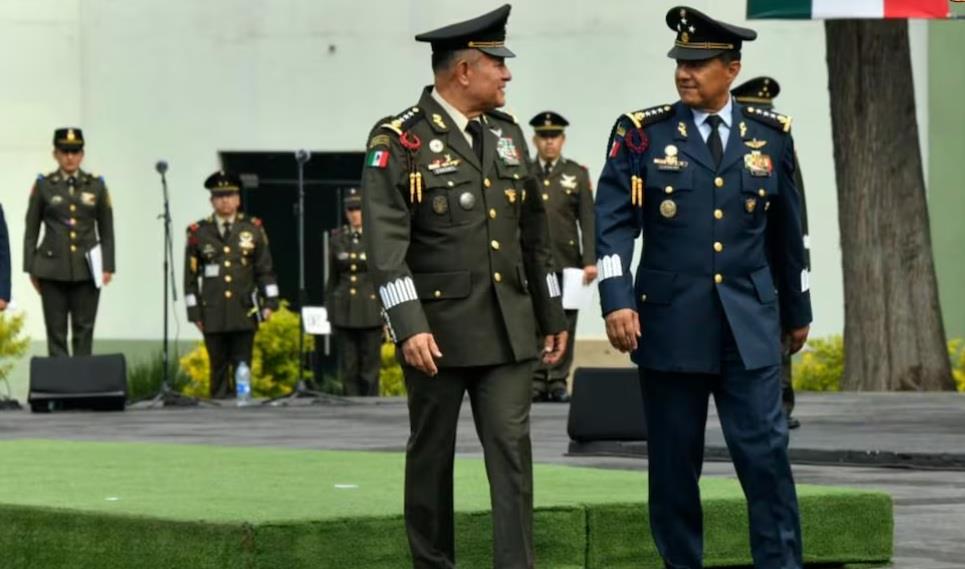Román Cardona rinde protesta como comandante de la Fuerza Aérea Román Cardona rinde protesta como comandante de la Fuerza Aérea