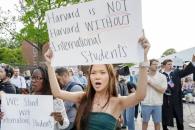 Sienten impotencia estudiantes chinos en EU Sienten impotencia estudiantes chinos en EU