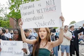 Sienten impotencia estudiantes chinos en EU