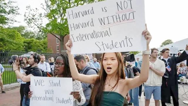 Sienten impotencia estudiantes chinos en EU Sienten impotencia estudiantes chinos en EU