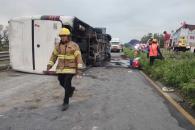 Mueren 11 en volcadura de autobús Mueren 11 en volcadura de autobús