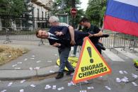 Roban estatua de cera de Macron como protesta Roban estatua de cera de Macron como protesta