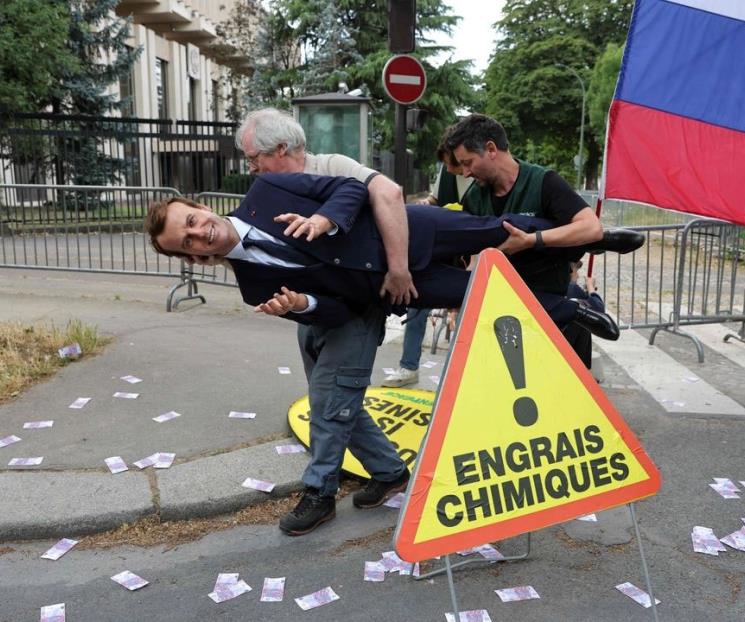 Roban estatua de cera de Macron como protesta Roban estatua de cera de Macron como protesta