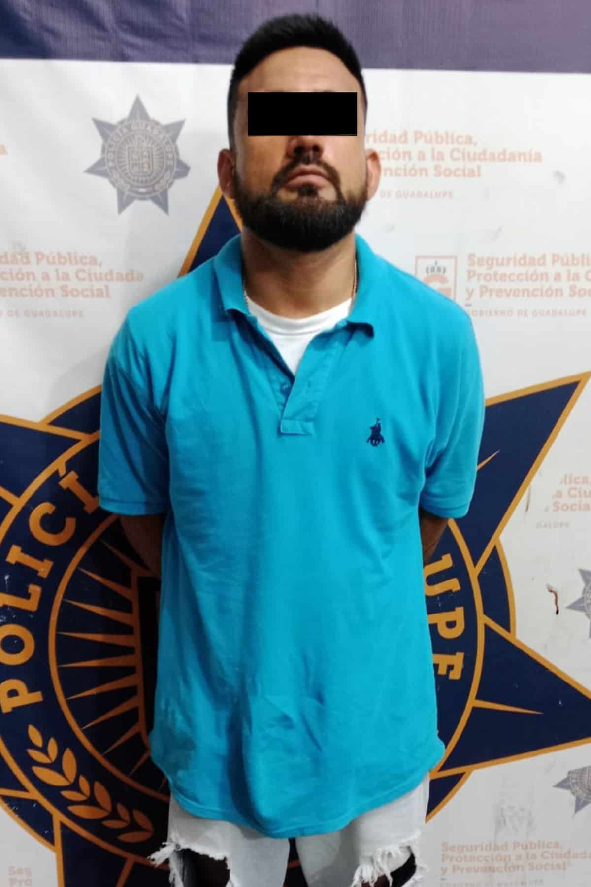 Luego de una persecución, policías de Guadalupe capturaron a dos ocupantes de una motocicleta, presuntos narcodistribuidores, y a quienes les aseguraron droga.