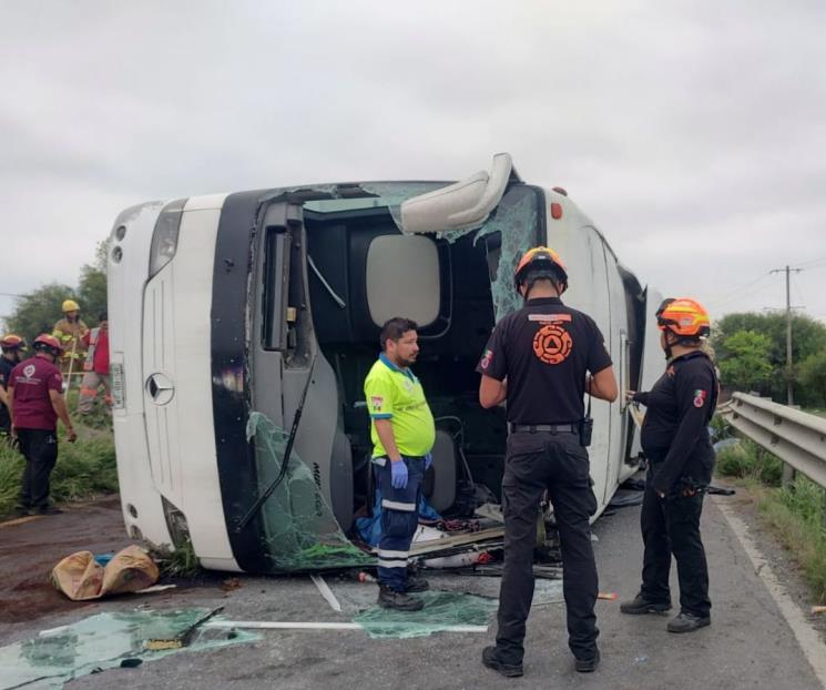 Entregan los 11 cuerpos de volcadura en Hualahuises Entregan los 11 cuerpos de volcadura en Hualahuises