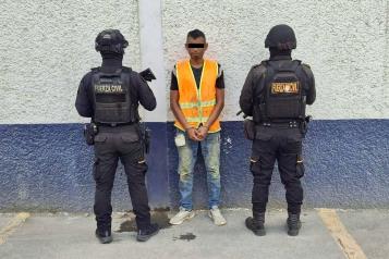 Sale a pasear con arma larga