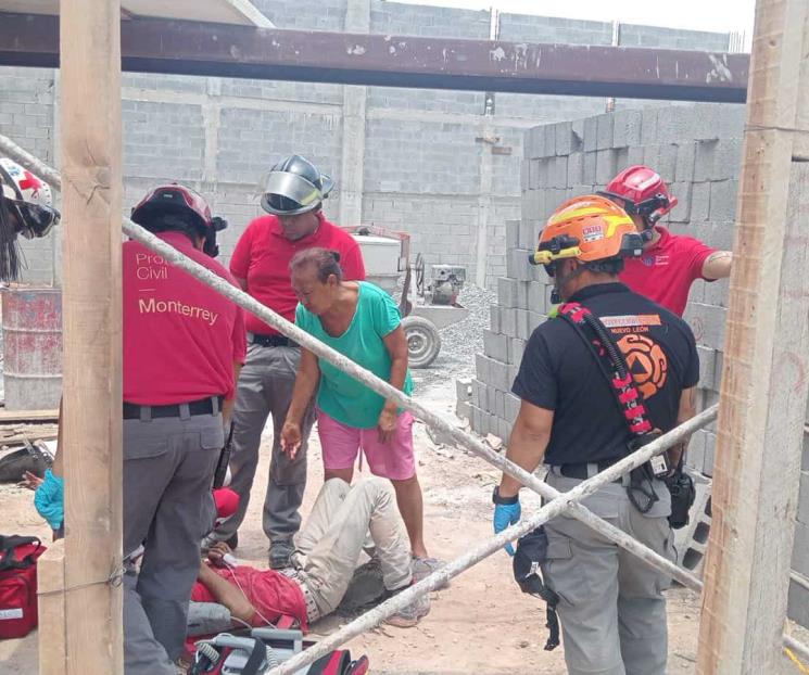 Sufre albañil caída de andamio Sufre albañil caída de andamio
