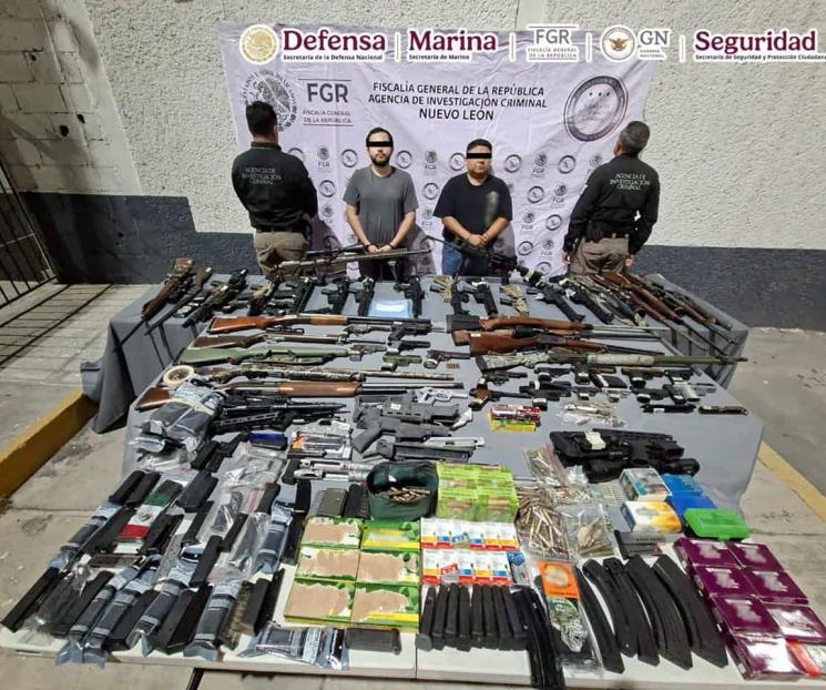 Aseguran arsenal en dos cateos