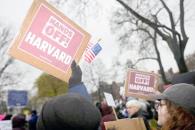 Intensifica Trump la ofensiva contra Harvard  Intensifica Trump la ofensiva contra Harvard