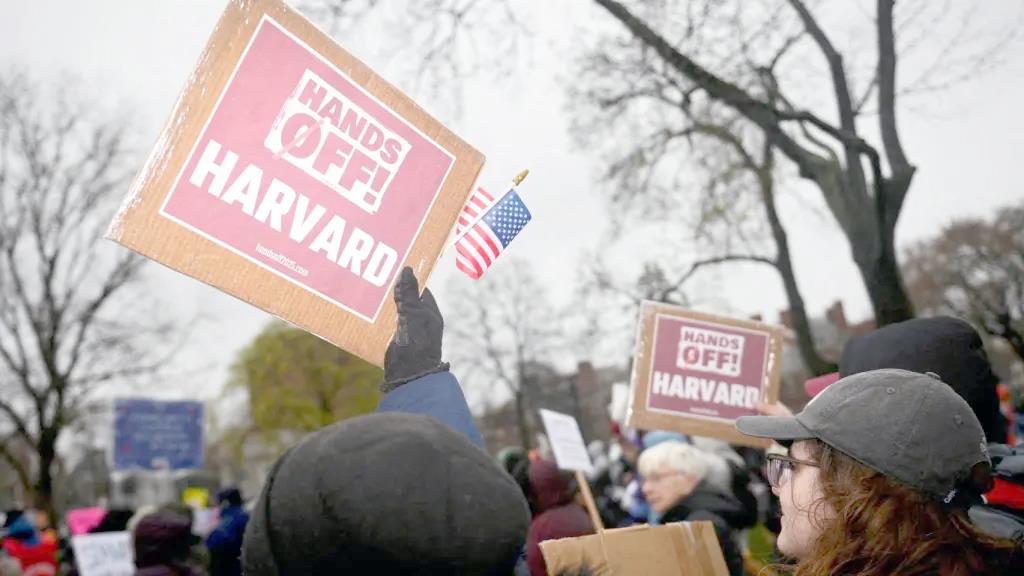 Intensifica Trump la ofensiva contra Harvard Intensifica Trump la ofensiva contra Harvard