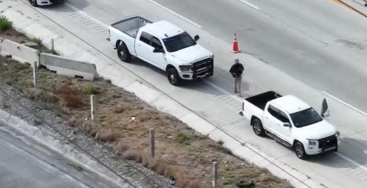 Tiran cuerpo encobijado en la Autopista a Saltillo Tiran cuerpo encobijado en la Autopista a Saltillo