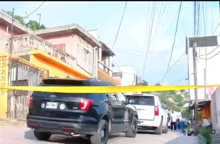 Las autoridades realizaron un operativo relacionado con el narcomenudeo en un domicilio en la Colonia en América II, ayer al sur de Monterrey.