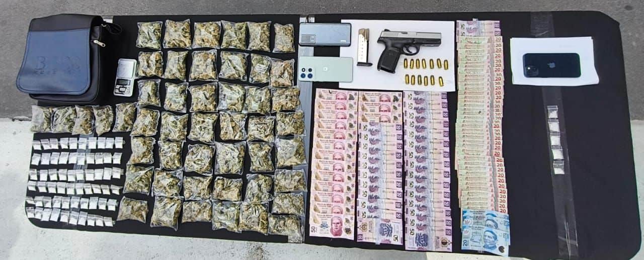 En posesión de un arma de fuego y más de 100 envoltorios con droga, fue arrestada ayer una pareja en el municipio de Escobedo, además son señalados como generadores d violencia.