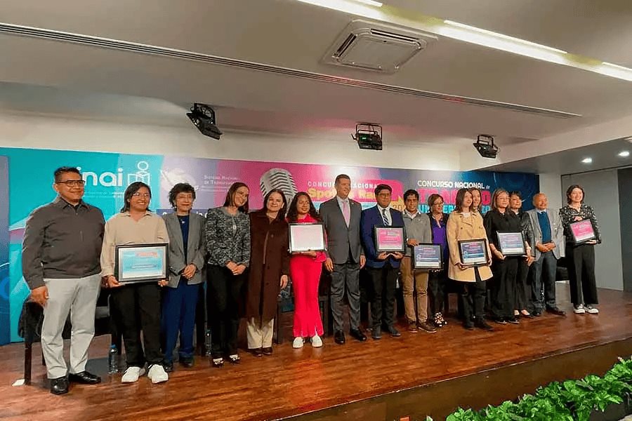Premian a estudiantes del Tec por ensayos sobre IA y datos Premian a estudiantes del Tec por ensayos sobre IA y datos
