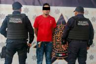 Amenaza con cuchillo a su esposa Amenaza con cuchillo a su esposa